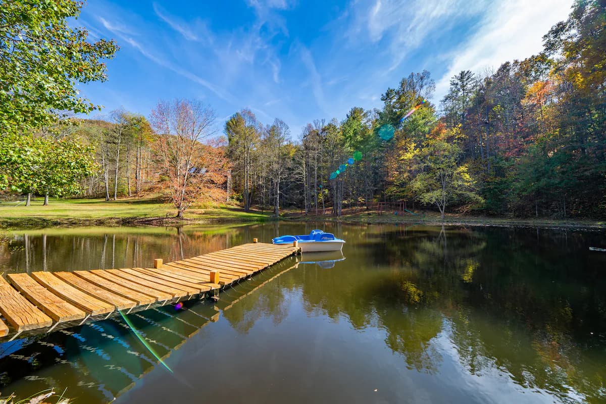 Modern Mountain Oasis~120 acres! Pond~Boat~Trails~Playground~Gym~Spa - Photo 2